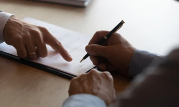 Notary2Pro Graduate Performing Loan Signing