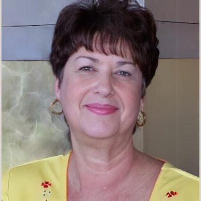 headshot of Carol Ray, the founder of Notary2Pro, provider of the best Loan Signing Agent Training Course