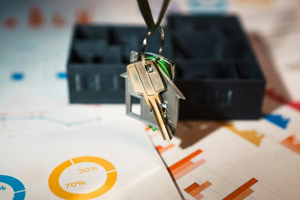 Image of house and key, plus graphs and indications of market mortgage.